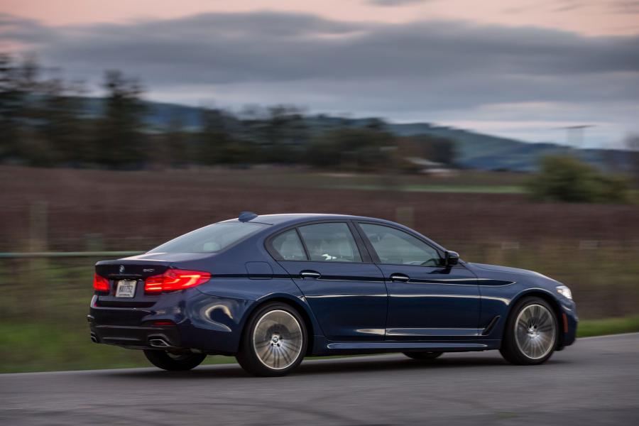  BMW 540i Sedan M Sport 2017 года  (NA) (фото 12 из 23)